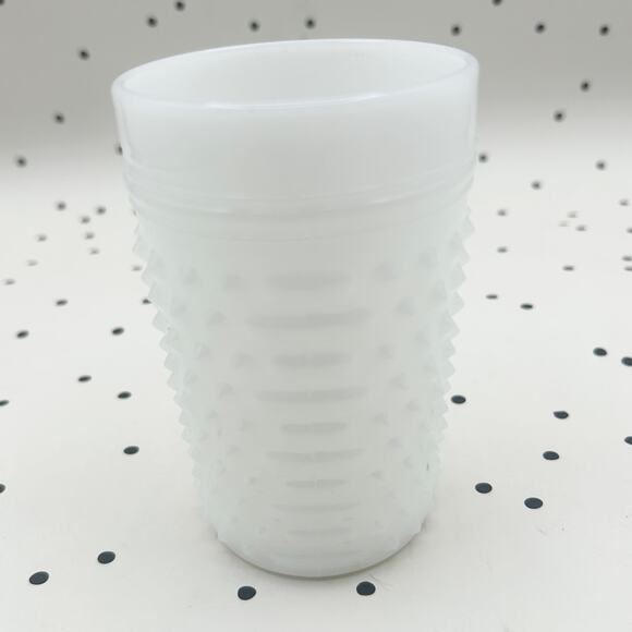 Vintage Hobnail Milk Glass Vase Anchor Hocking - Picture 2 of 4